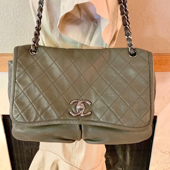 ❌SOLD❌💯Authentic Chanel XL Flap Bag - Picture 15 of 15